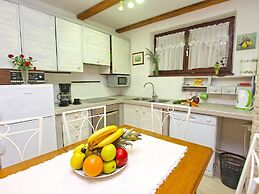 Apartment 772