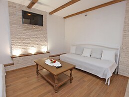 Apartment 772