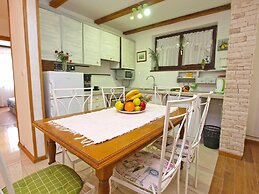 Apartment 772
