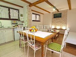Apartment 772
