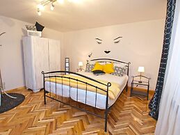 Apartment 772