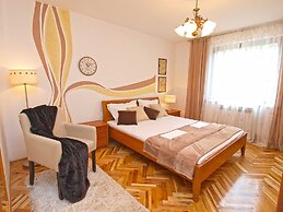 Apartment 772