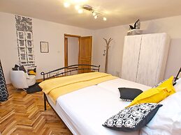 Apartment 772