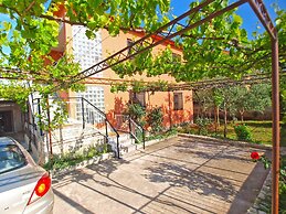 Apartment 773