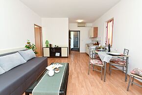 Apartment 785