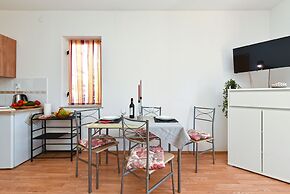 Apartment 785