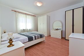 Apartment 785