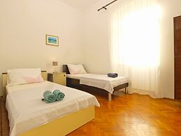 Apartment 792