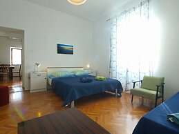 Apartment 792