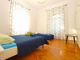 Apartment 792