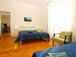 Apartment 792