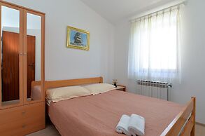 Apartment 827