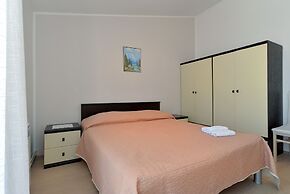 Apartment 827