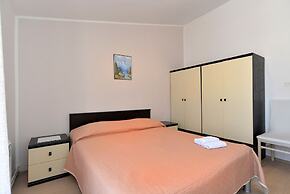 Apartment 827