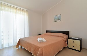 Apartment 827
