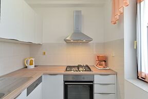 Apartment 827