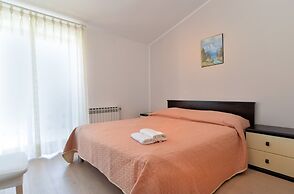 Apartment 827