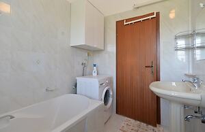 Apartment 827