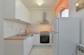 Apartment 827