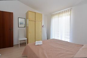 Apartment 827