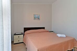 Apartment 827