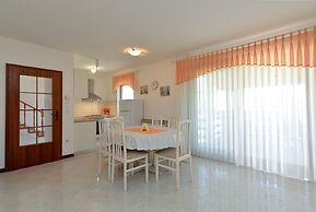 Apartment 827