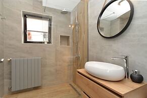 Apartment 843