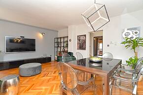 Apartment 843