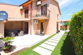Apartment 843