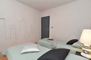 Apartment 843