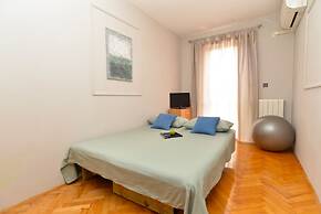 Apartment 843