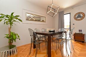 Apartment 843