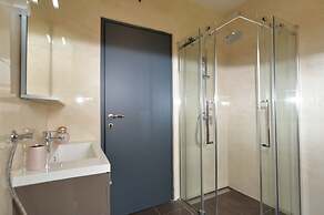 Apartment 843