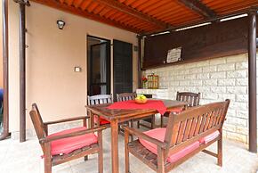 Apartment 843