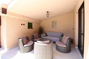 Apartment 843
