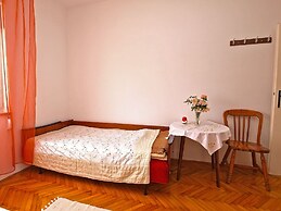 Apartment 860