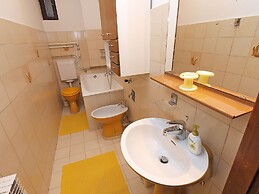 Apartment 864