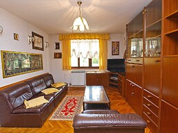Apartment 864
