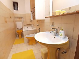Apartment 864