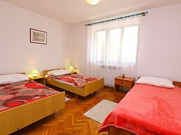 Apartment 864