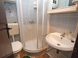 Apartment 875