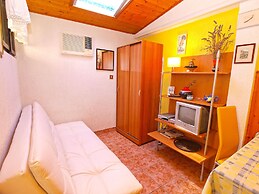 Apartment 875