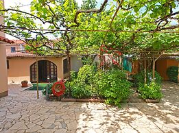 Apartment 875