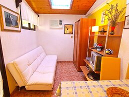 Apartment 875