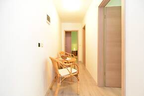 Apartment 877