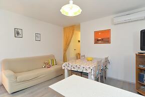 Apartment 877
