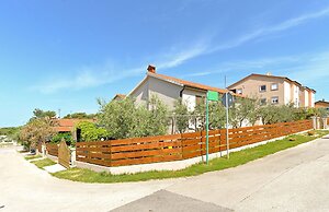 Apartment 877