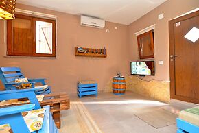 Apartment 877