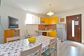Apartment 877