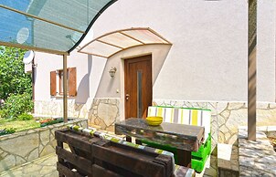 Apartment 877